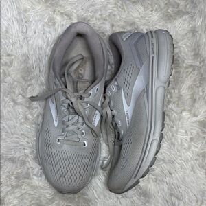 Brooks Light Gray Athletic Sneakers